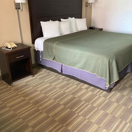Americas Best Value Inn Clute Bagian luar foto