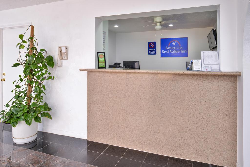 Americas Best Value Inn Clute Bagian luar foto