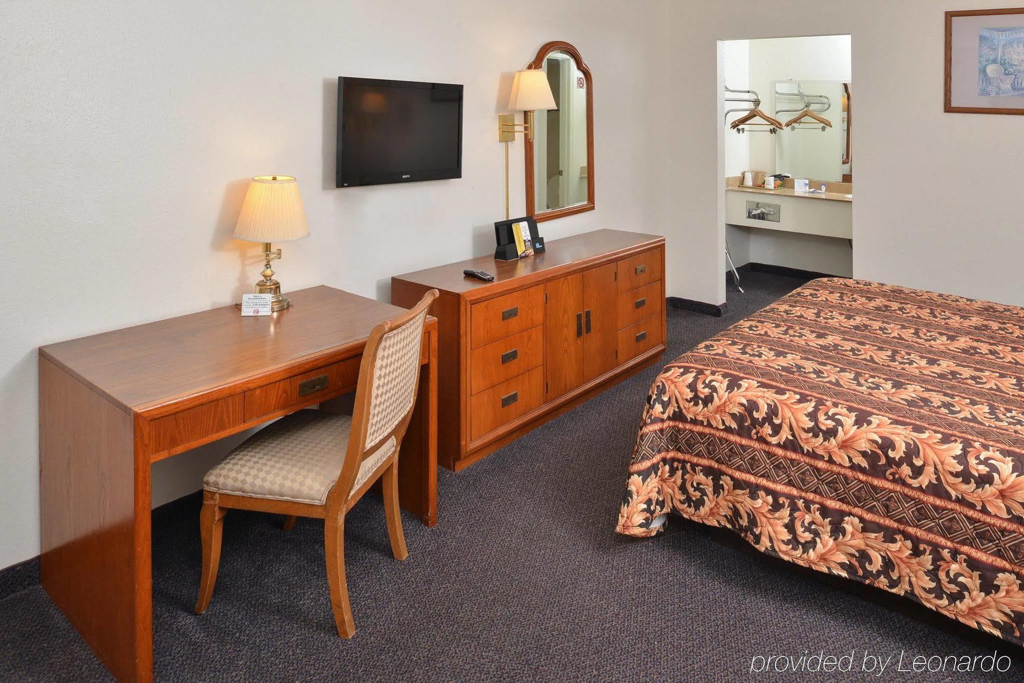 Americas Best Value Inn Clute Bagian luar foto