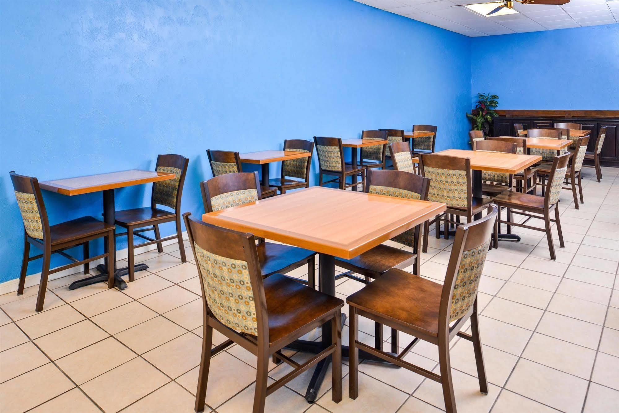Americas Best Value Inn Clute Bagian luar foto