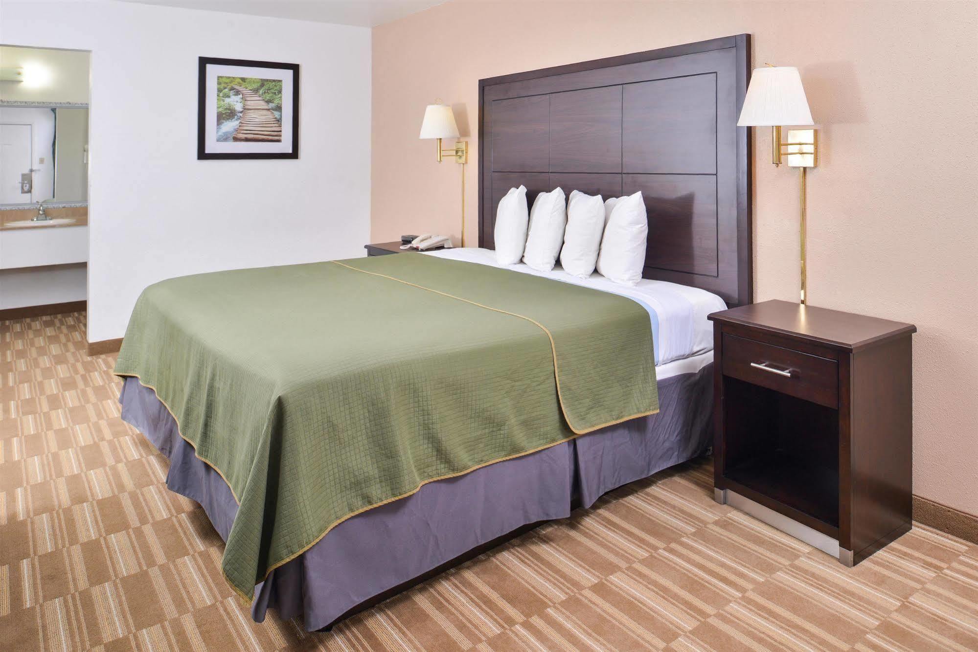 Americas Best Value Inn Clute Bagian luar foto